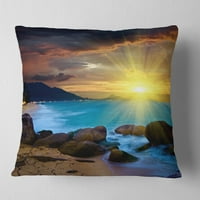 Designart svijetlo žuto sunce nad plavim vodama-moderni jastuk za bacanje plaže - 18x18