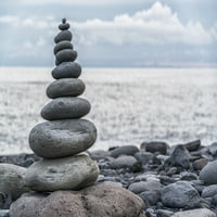 Hrpa uravnoteženih stijena na obali Islanda; Island Robert Postma Dizajn slika